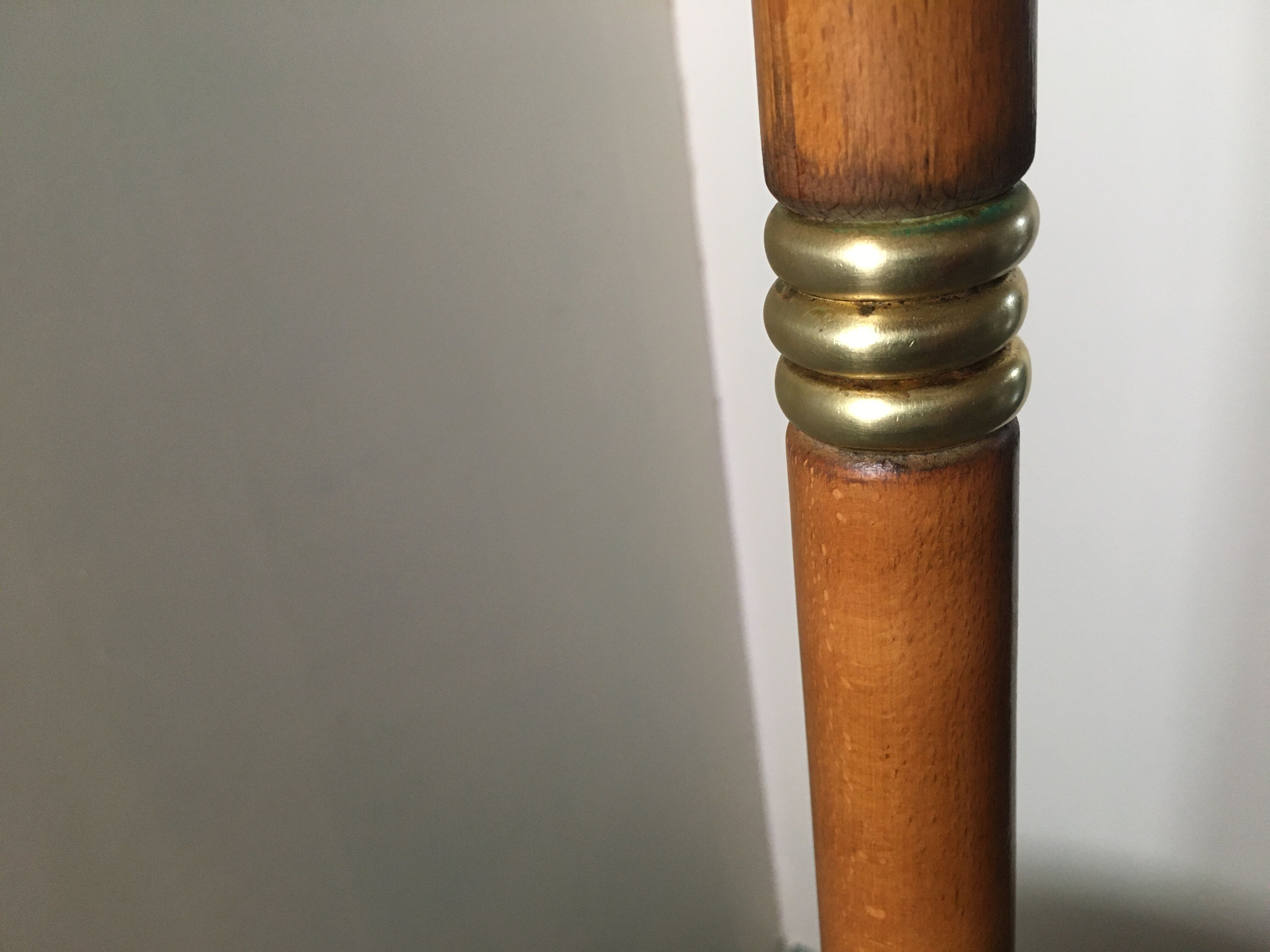 Tripod tablet lamppost