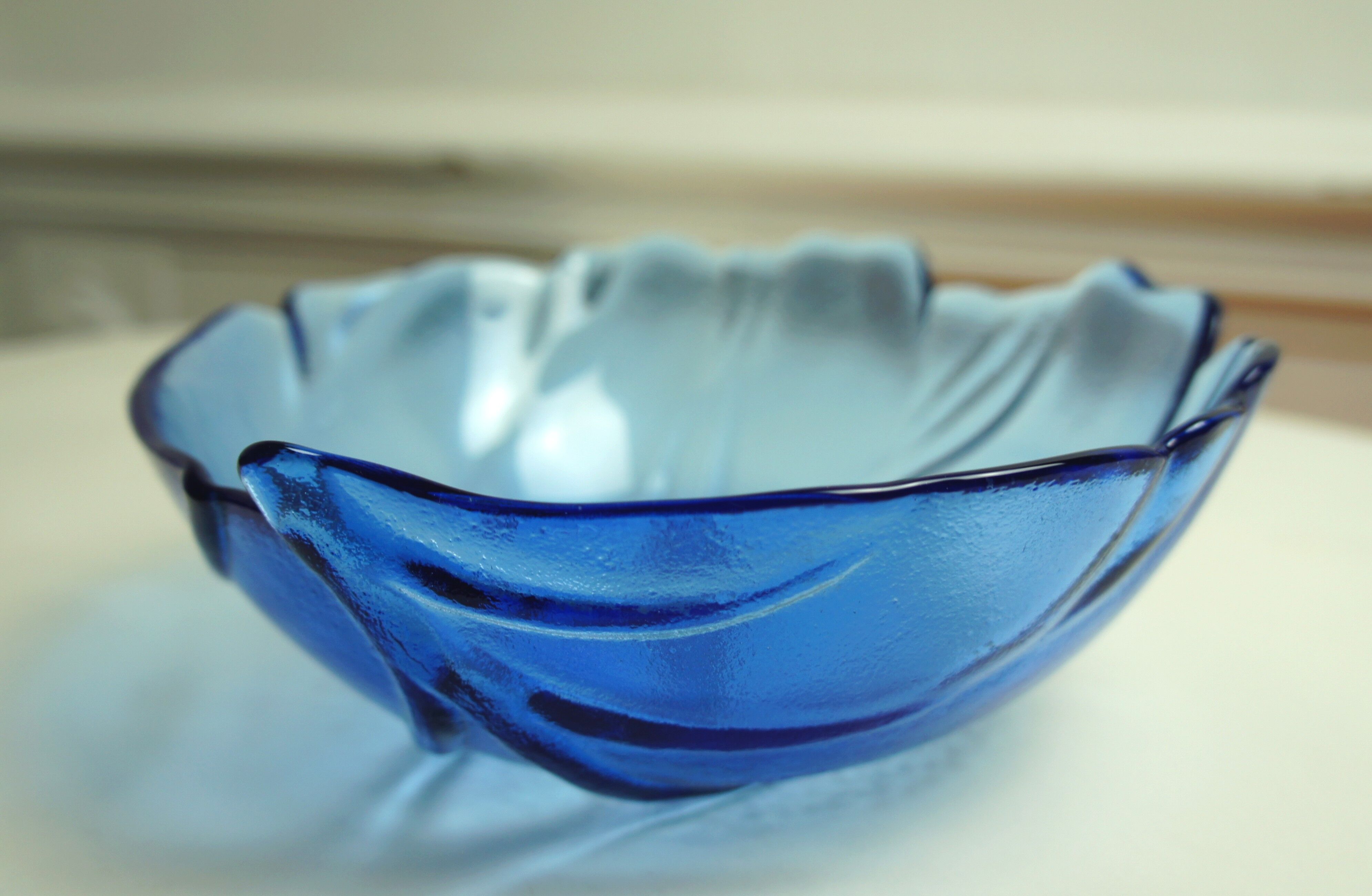 Blue leaf glass salad bowl cup