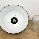 Suspension en émail blanc et fonte avec couvercle en verre, années 1960