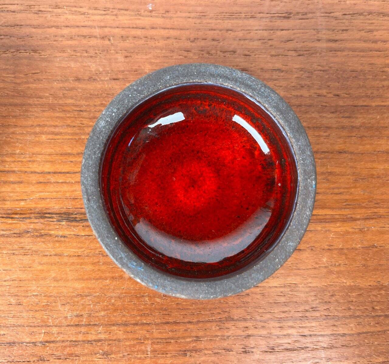 Small modern Danish studio pottery bowls from the mid-century, 1960s, set of 2.