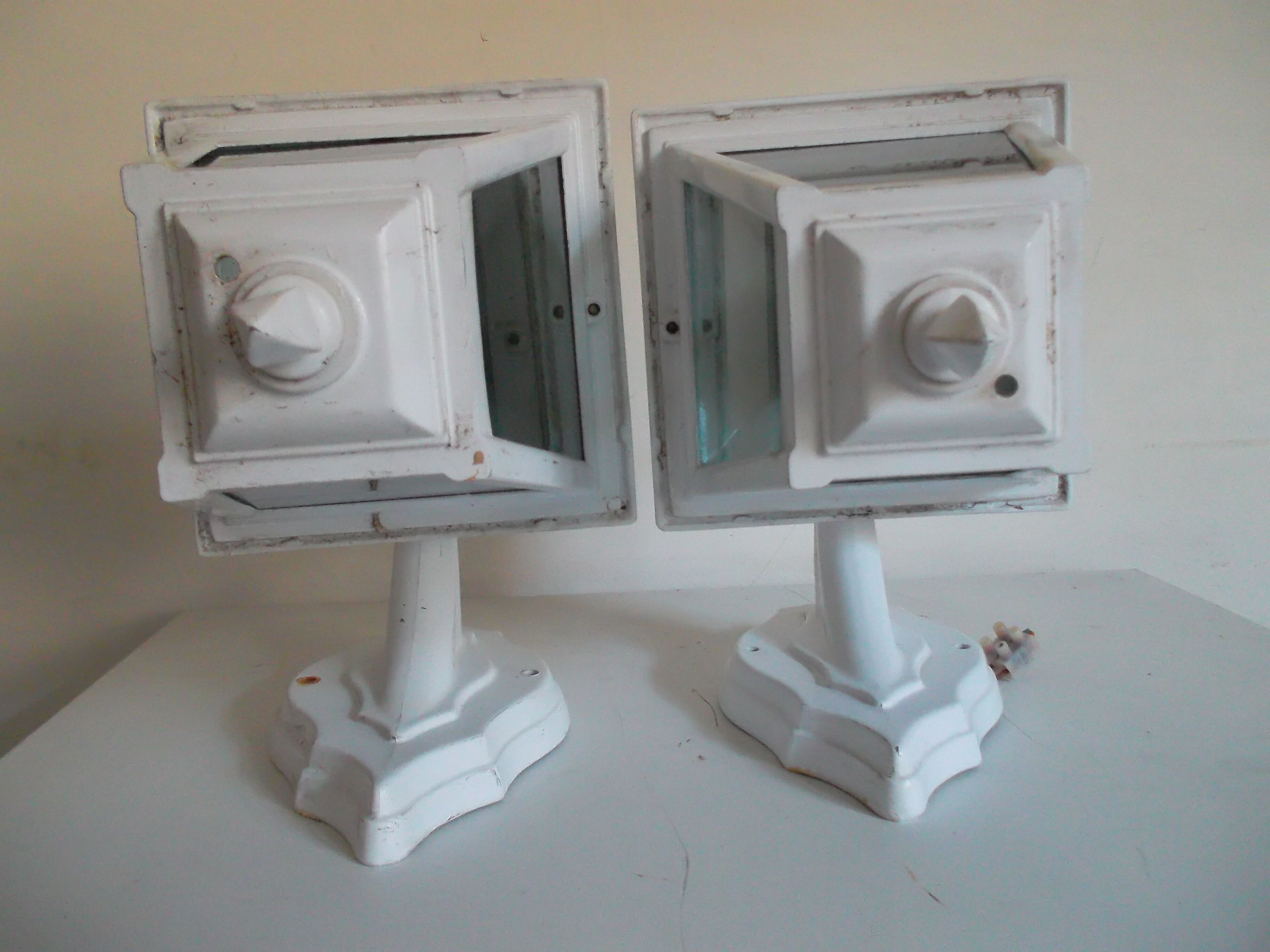 Pair of outdoor lanterns