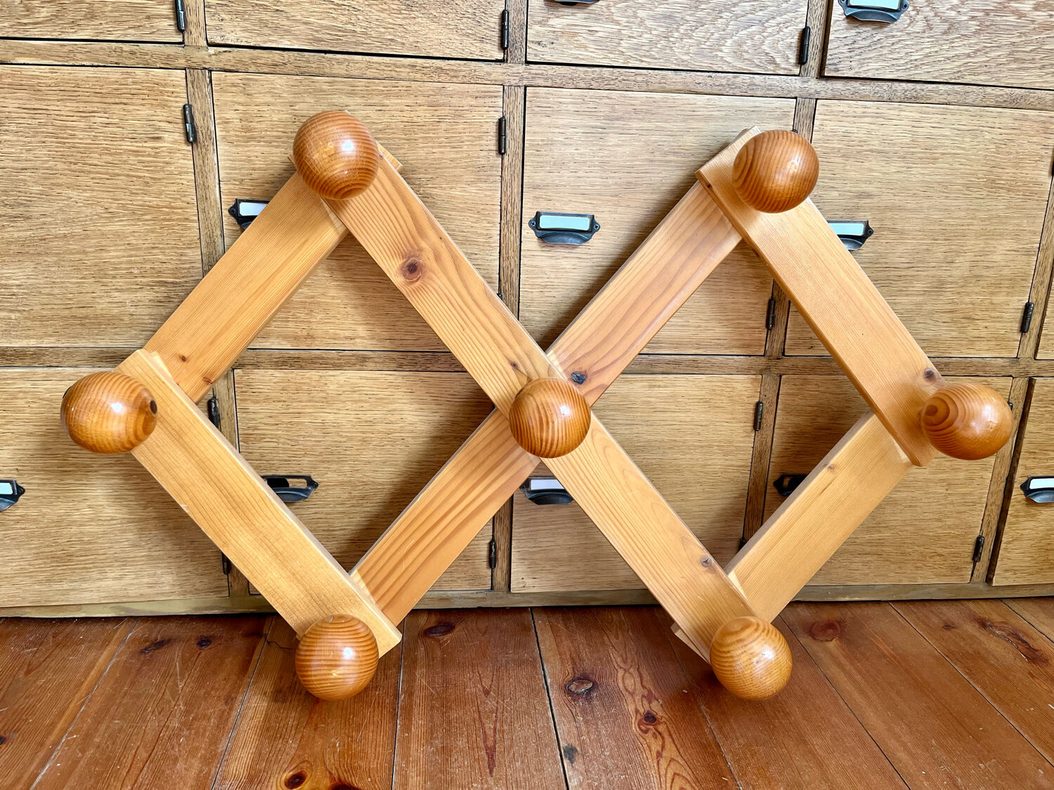 Pine accordion coat rack