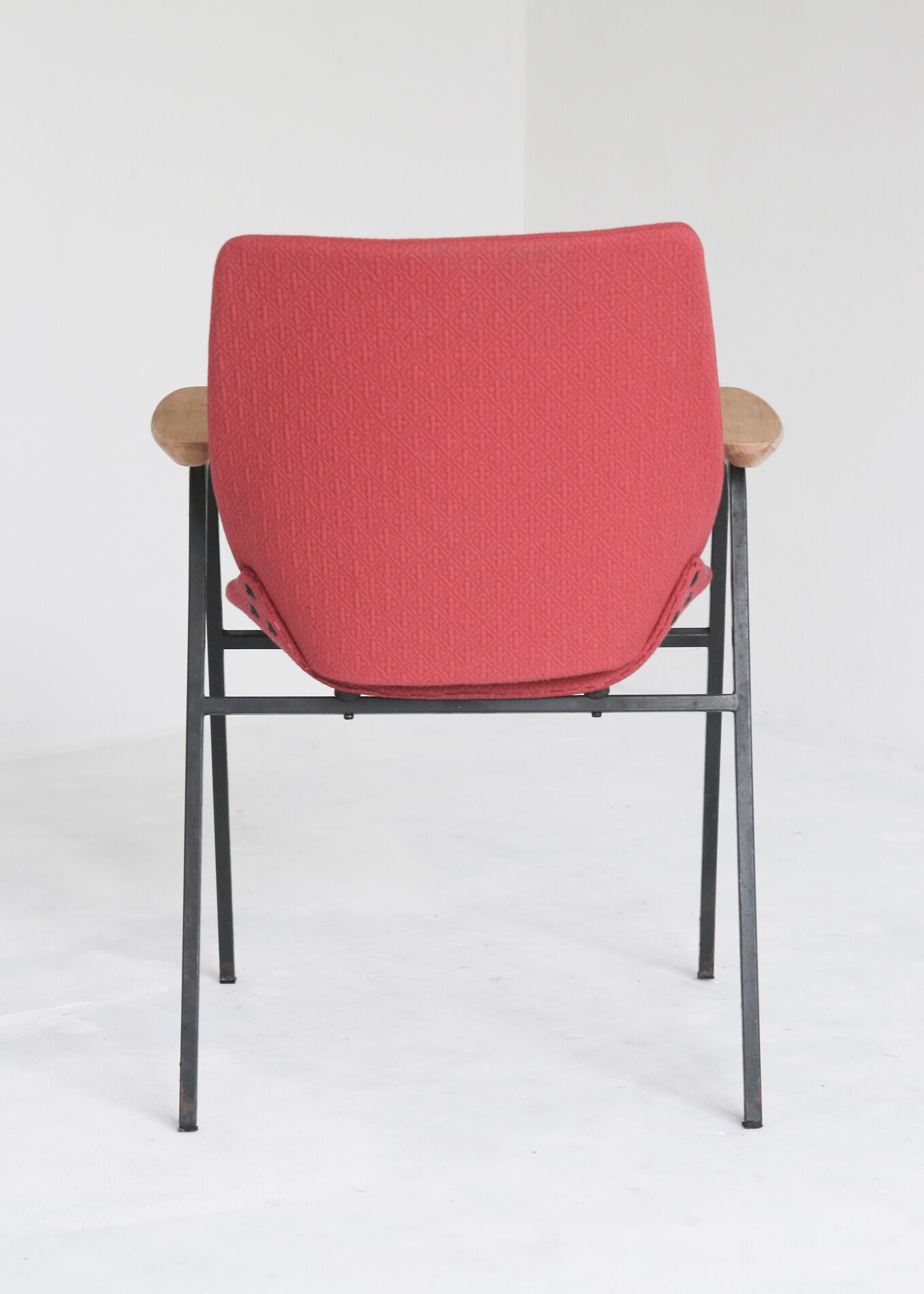 Salmon Shell Lupina Chair by Niko Kralj