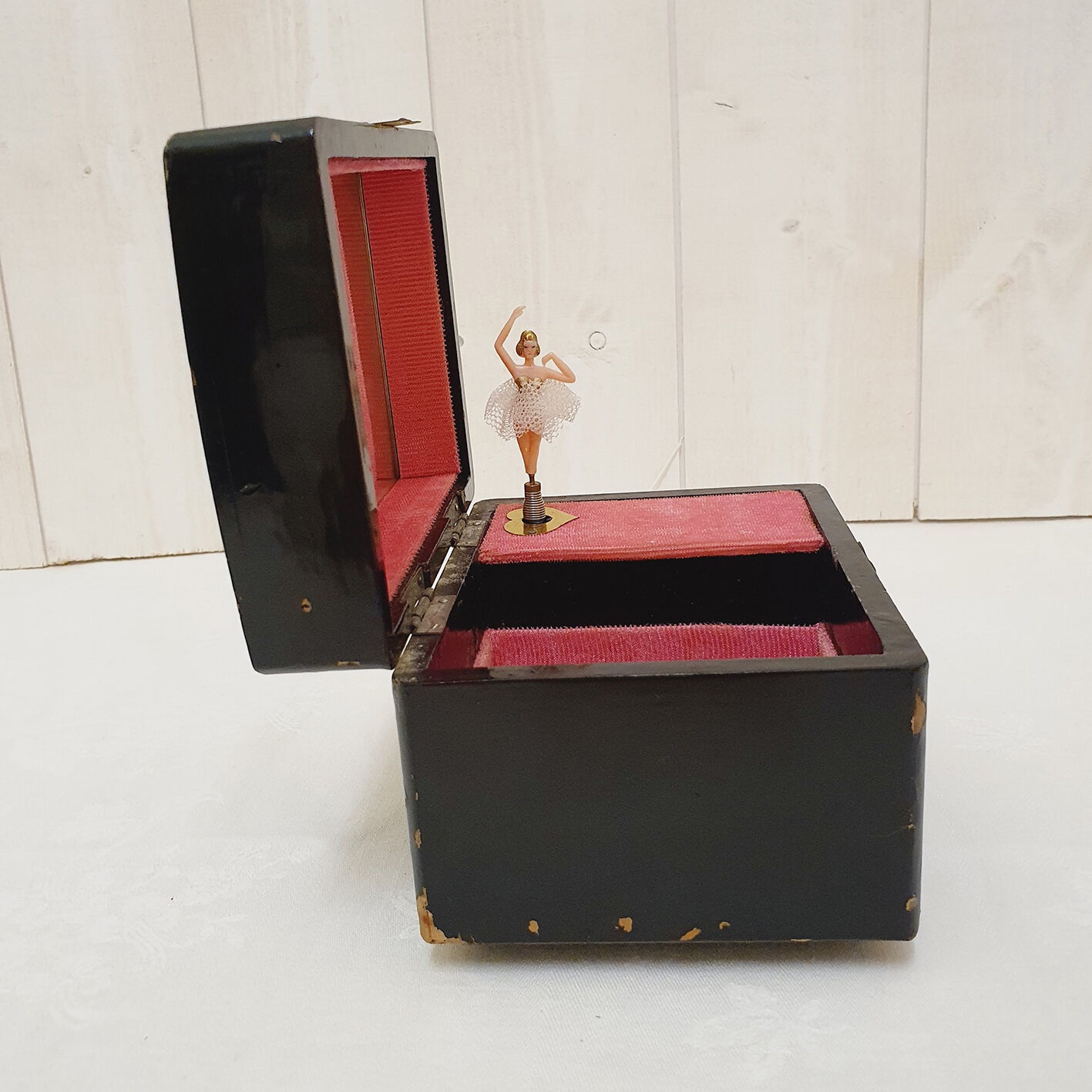 Music box with dancer