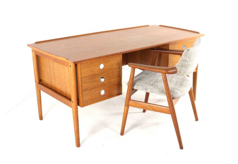 Bureau Dyrlund en teck de design danois moderne du milieu du siècle