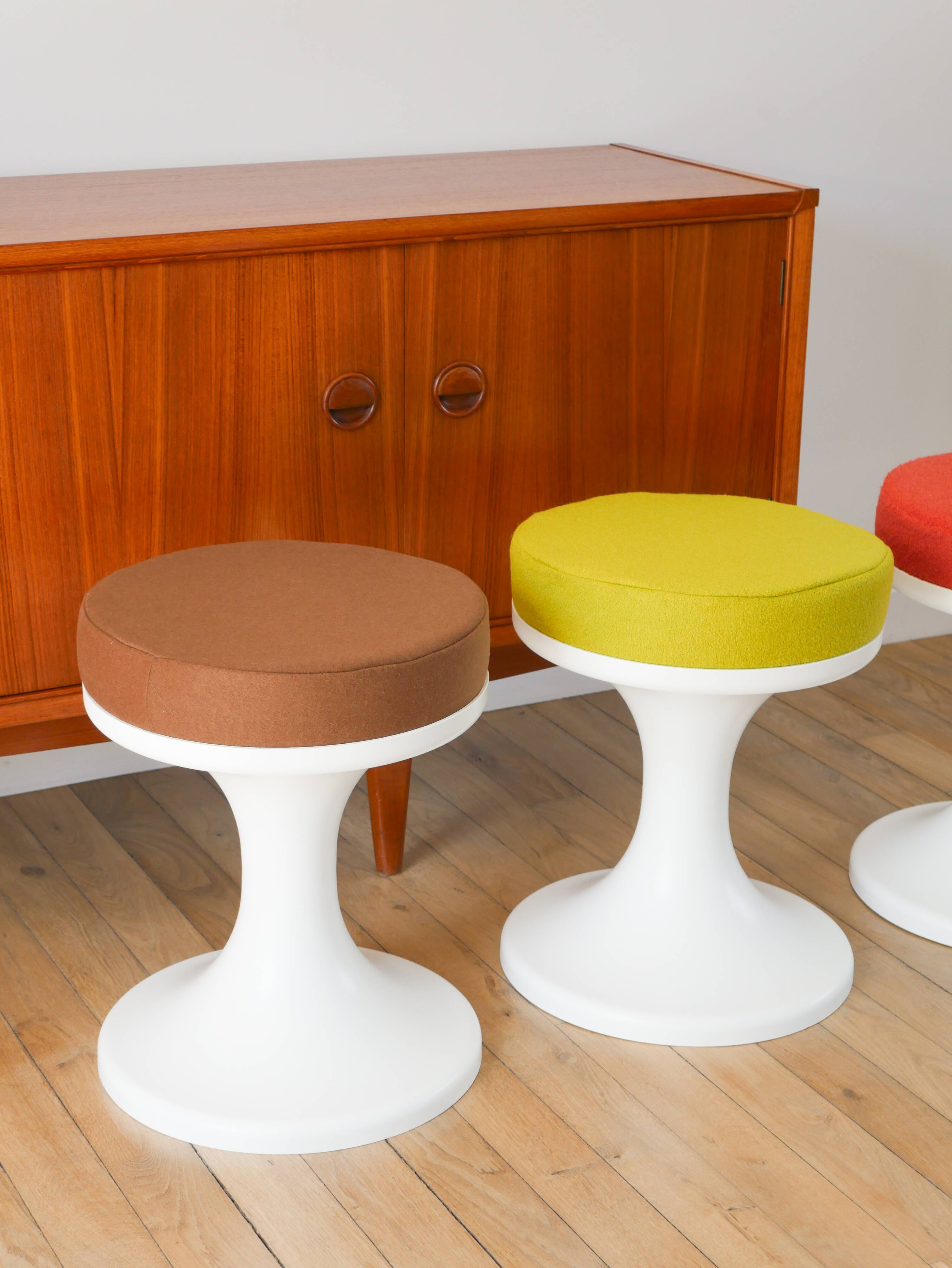 Tulip stool in Plastic and Wool, Mocha Mousse, Space Age Design, 1970