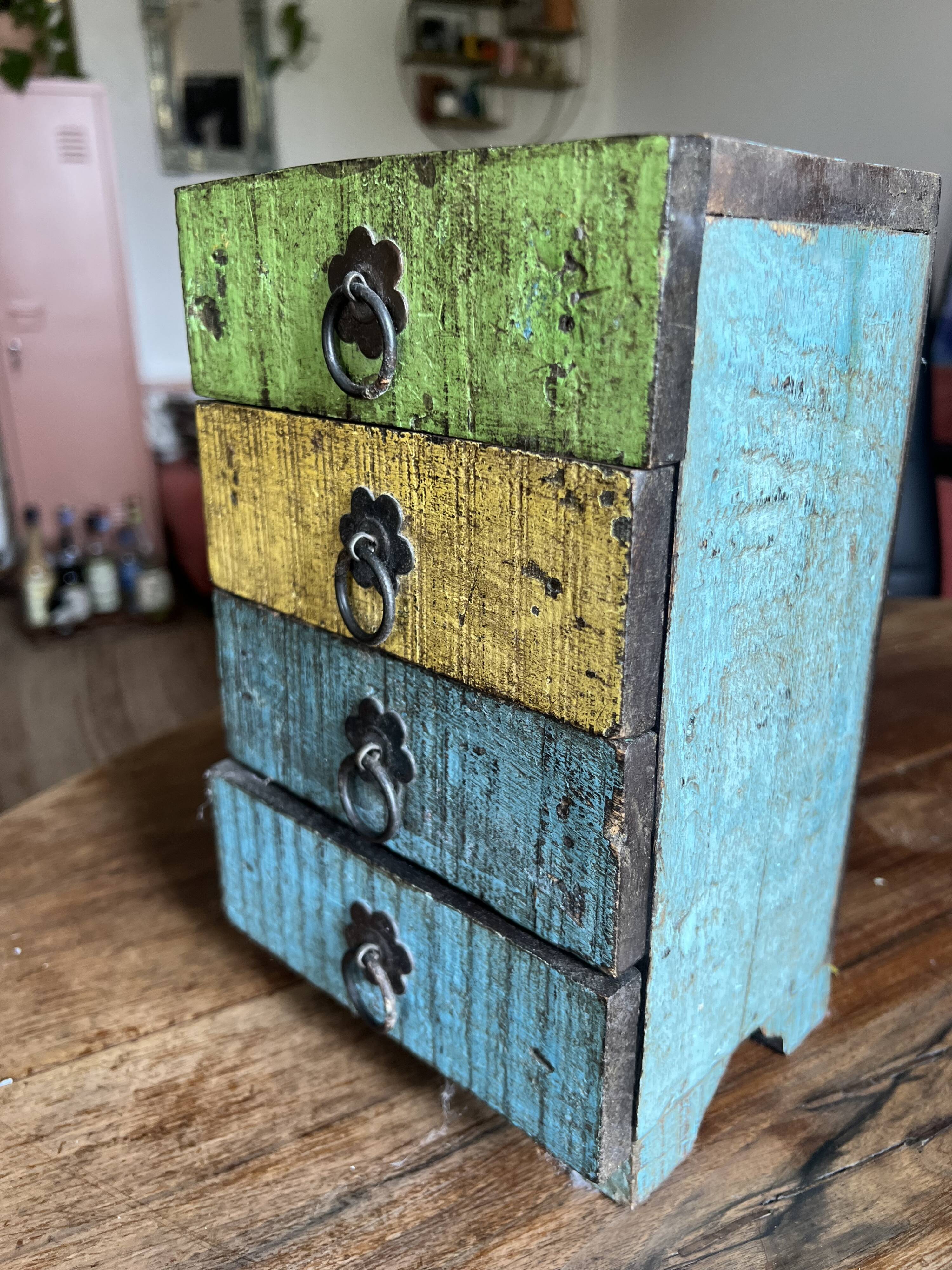 Small Moroccan-style wardrobe/drawers