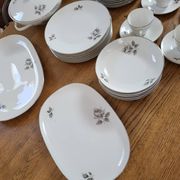 36-piece porcelain service