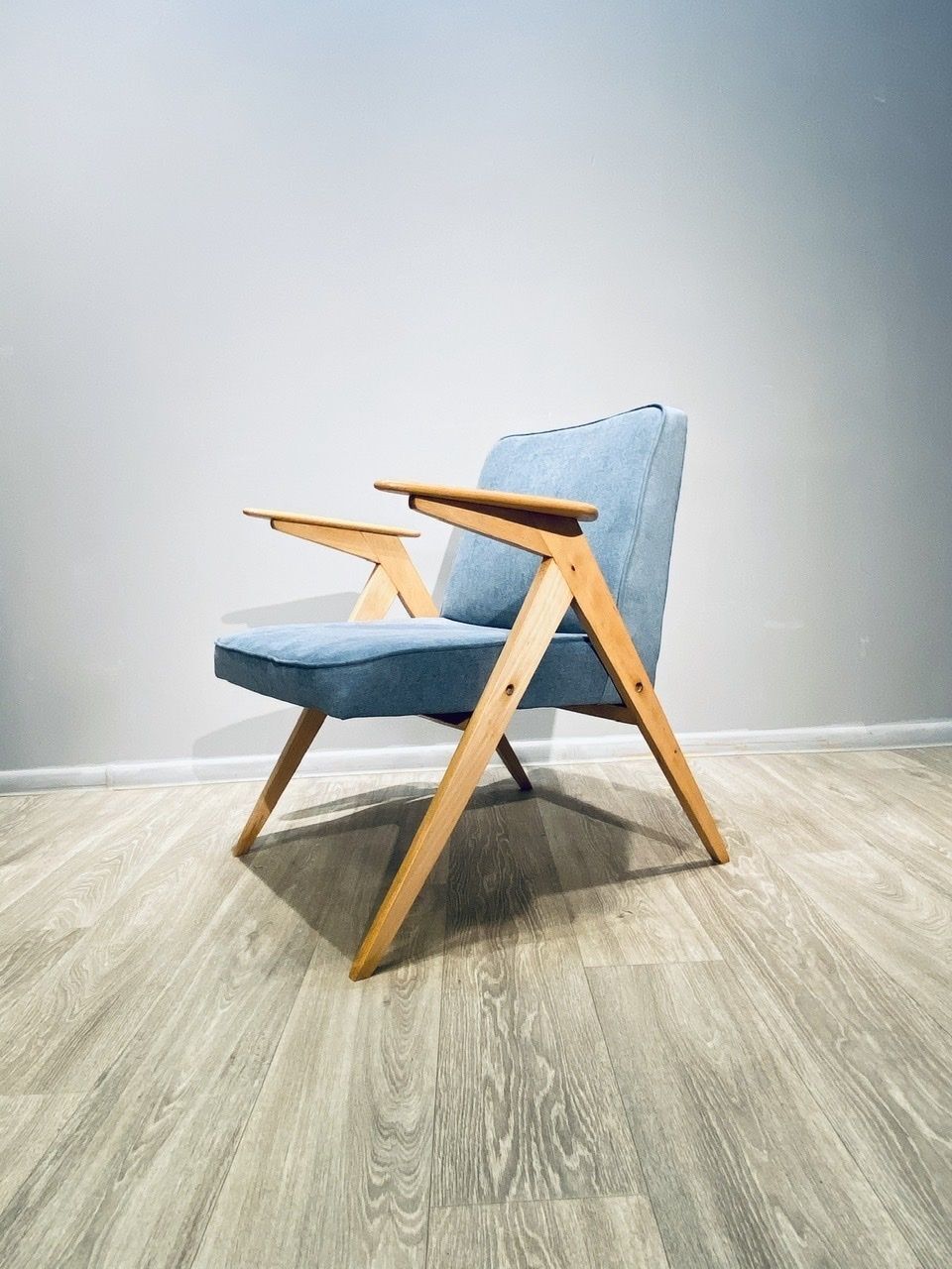 Paire de fauteuils par J. Chierowski 1960