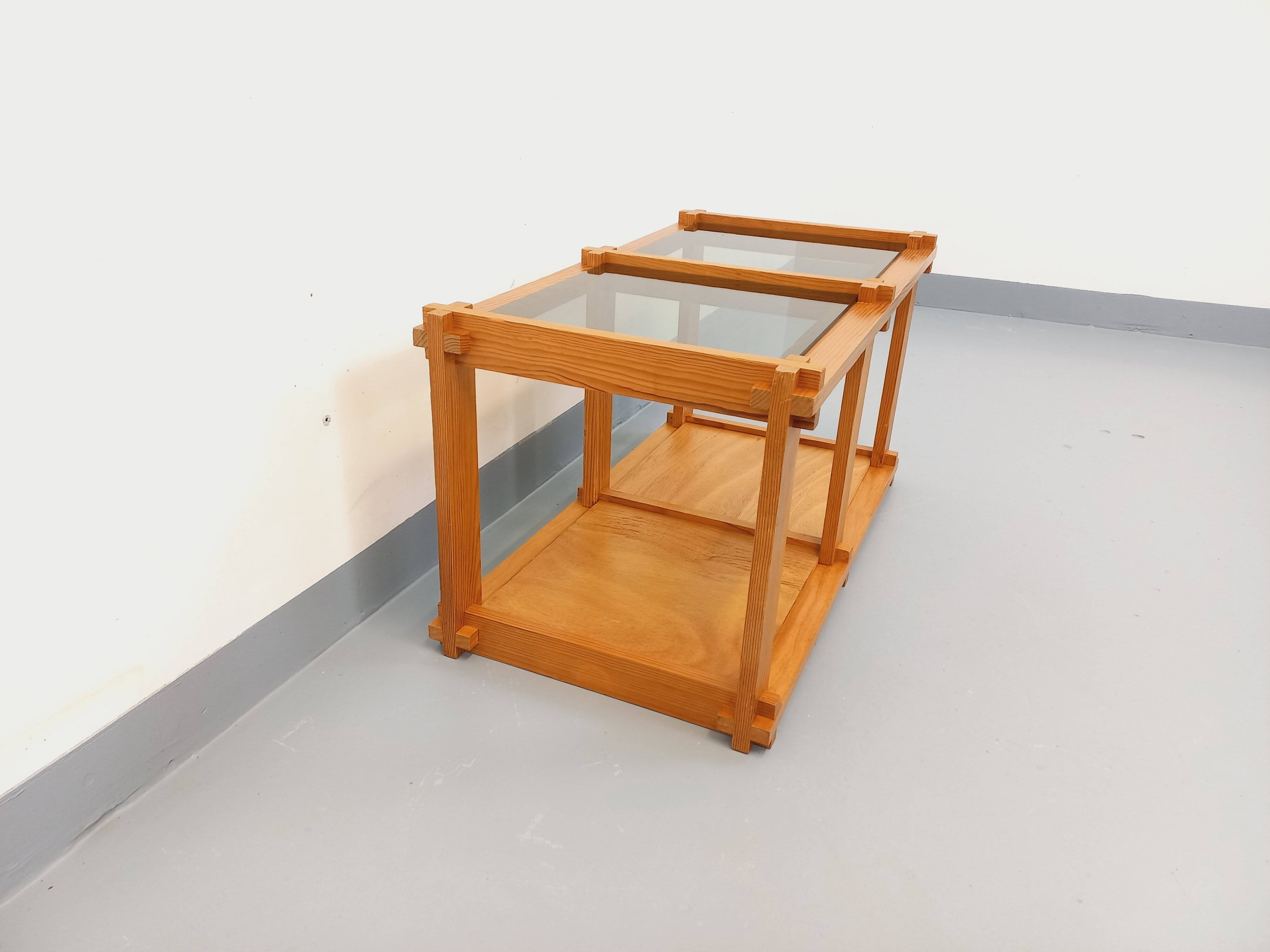 Vintage rectangular coffee table in pine and smoked glass from the 70s and 80s.