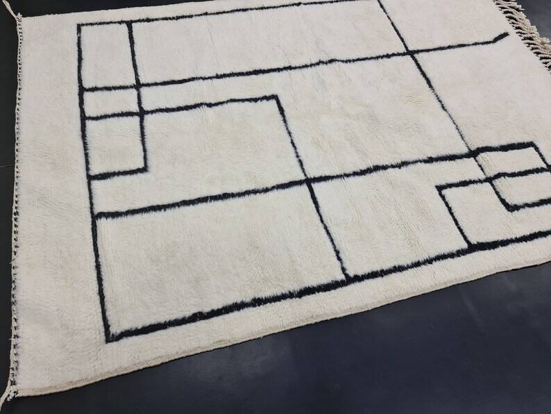 Beni Mrirt rug in handmade white wool, size 150 x 260 cm