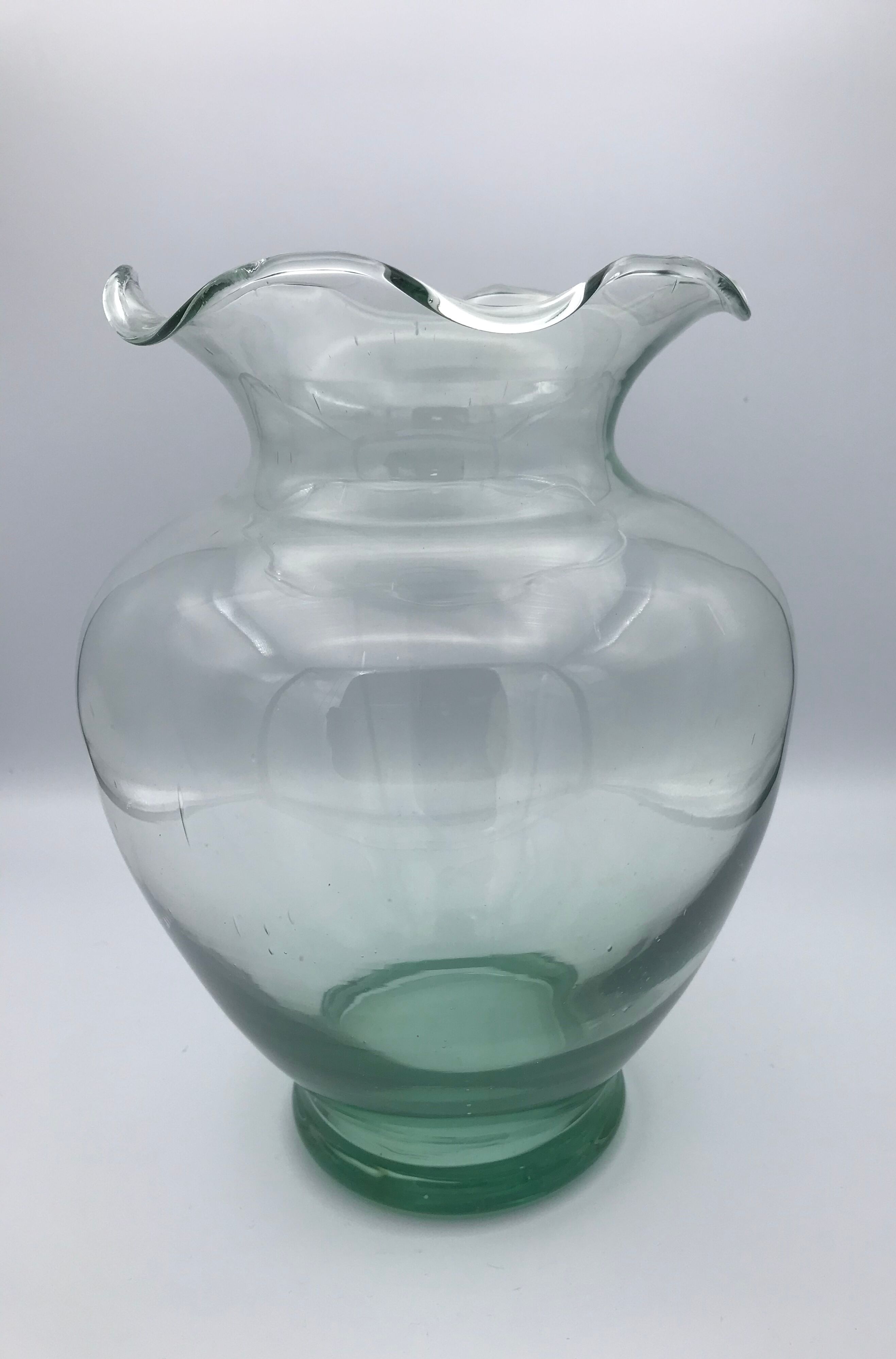 Vase in glass blown to collerette shades of vert 25 cm