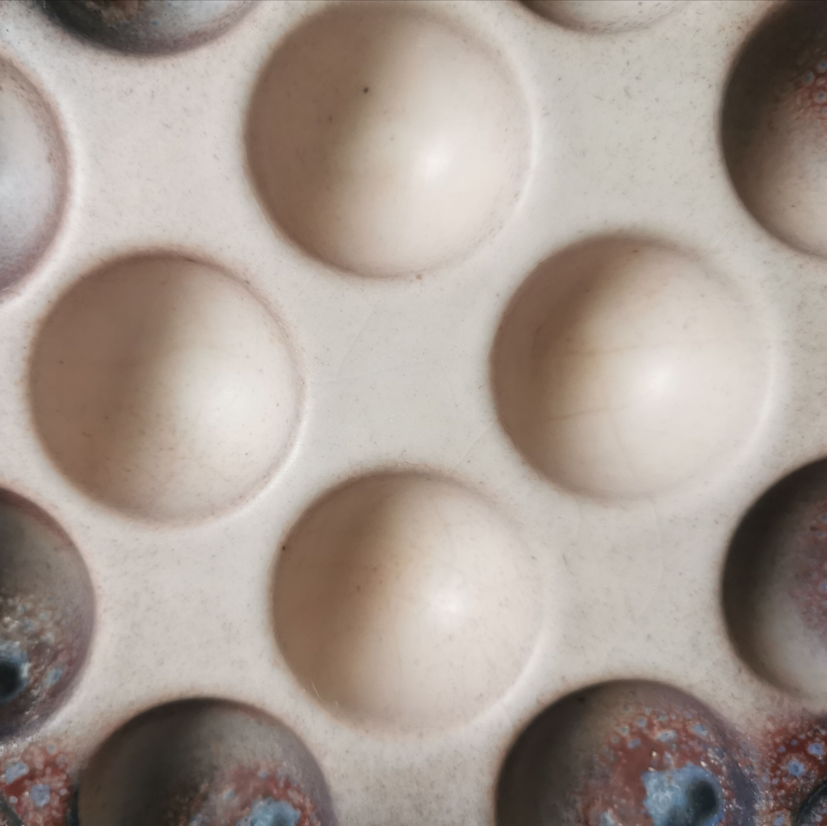 6 glazed ceramic snail plates
