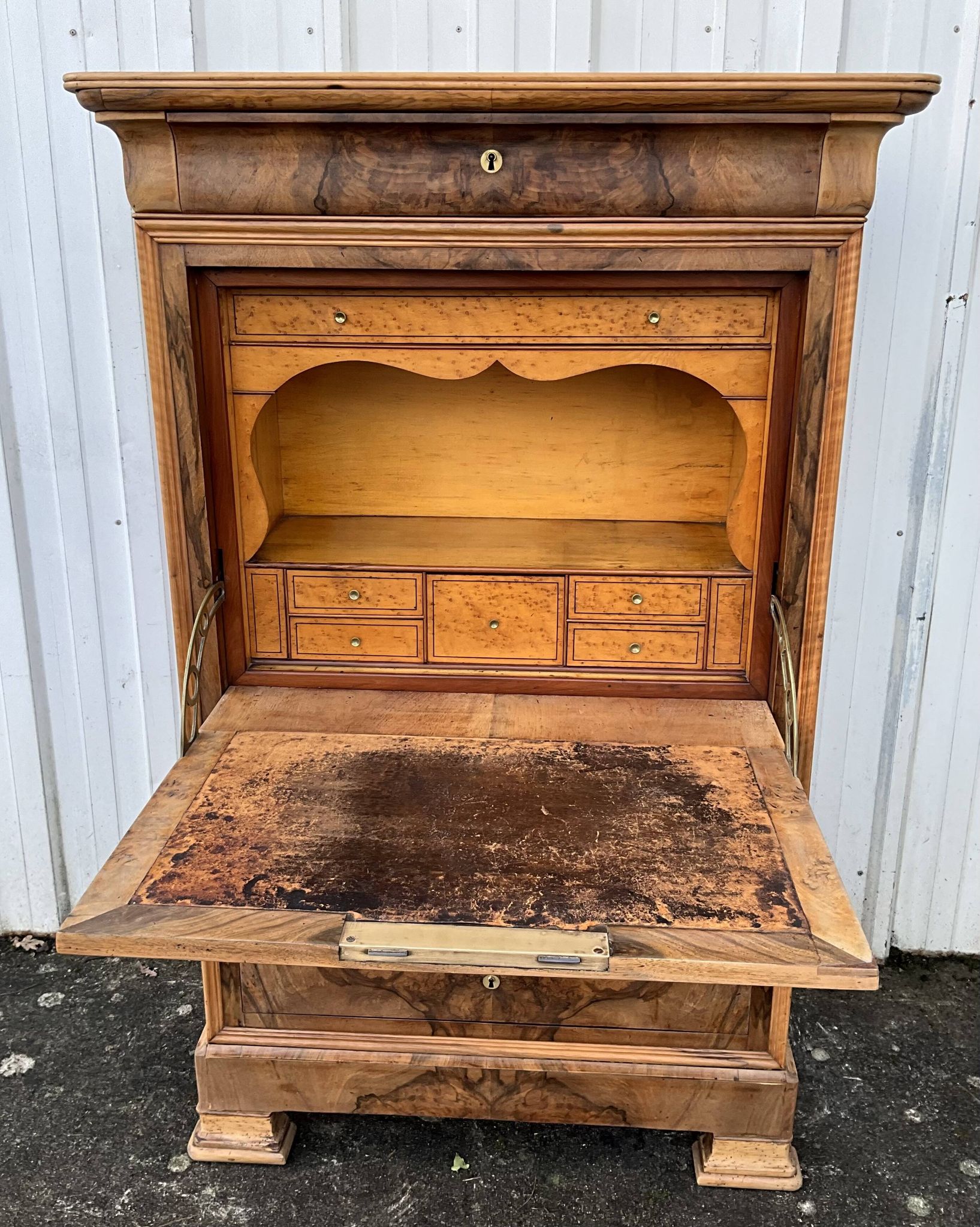 Louis-Philippe secretary, mid-19th century, in walnut burl.