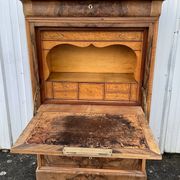 Louis-Philippe secretary, mid-19th century, in walnut burl.