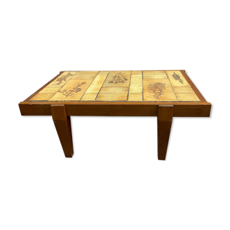 Coffee table in wood and ceramic herbarium