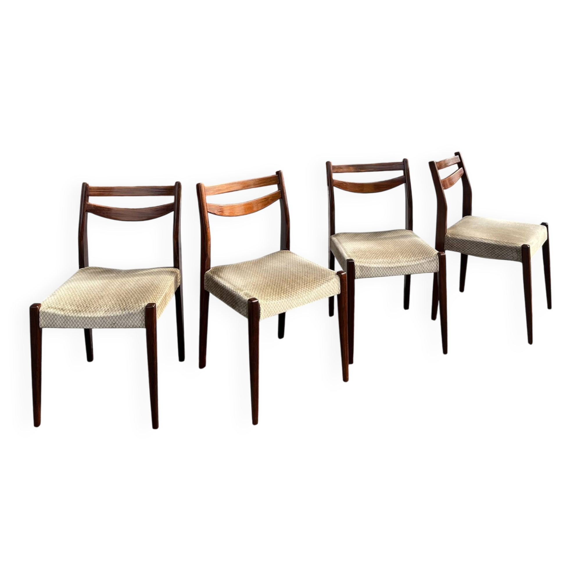 Lot of 4 vintage Scandinavian chairs in wood and golden fabric.