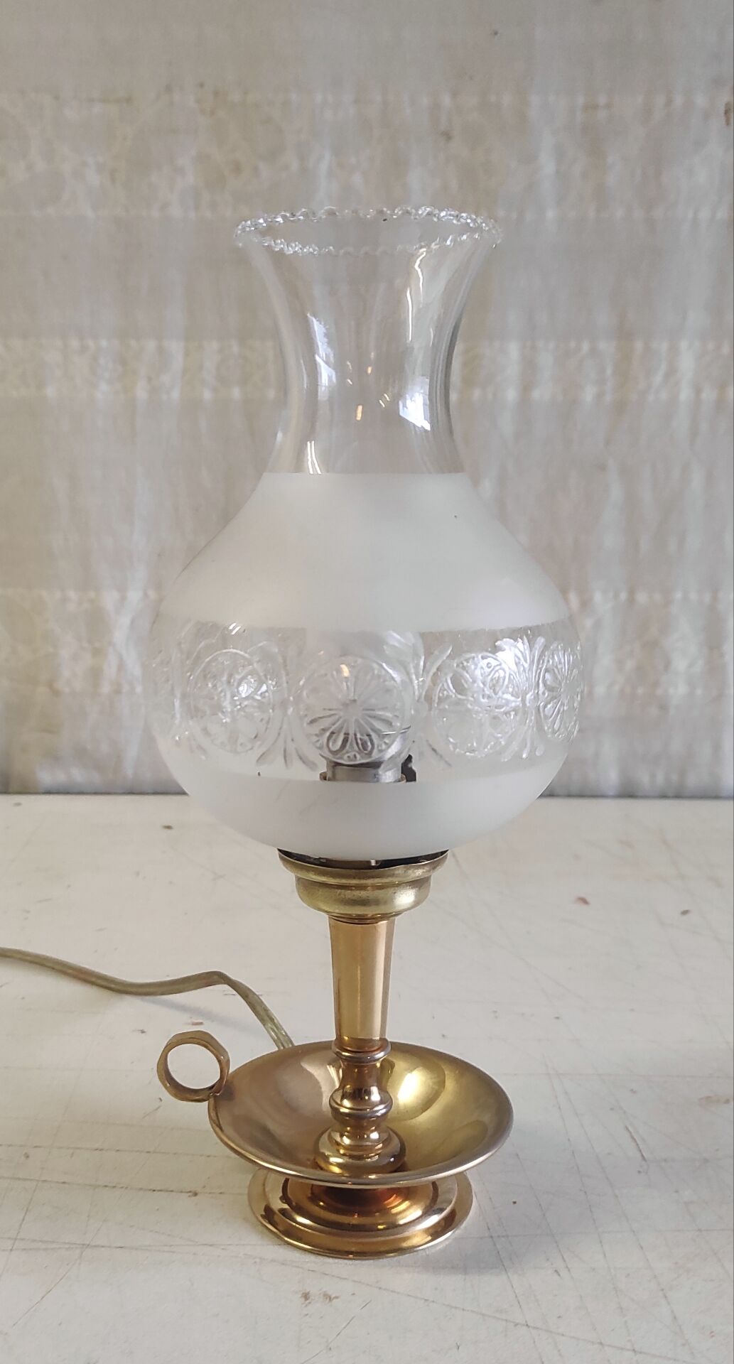 Table lamp in gilded brass and glass - mid 20th century.