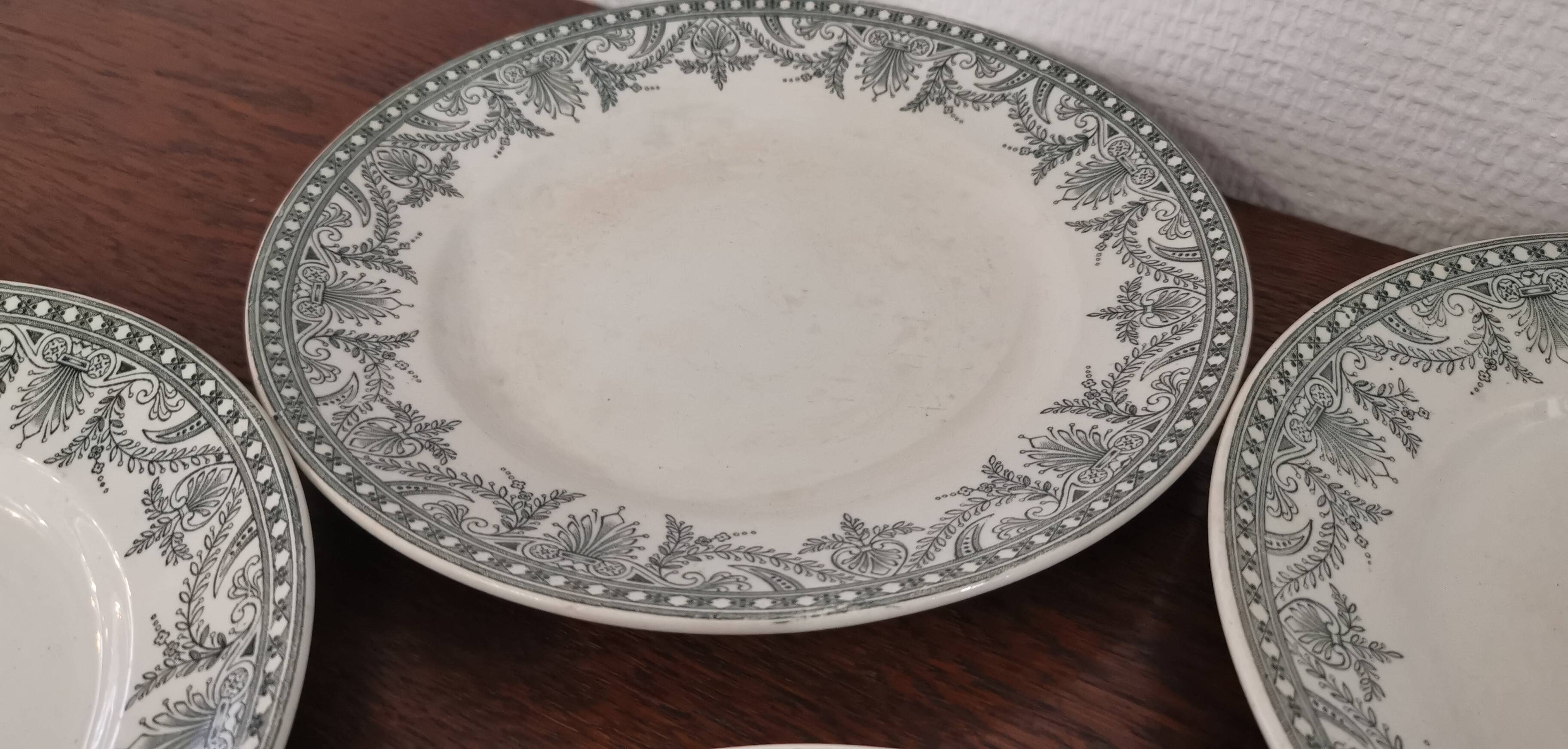 Set of 4 flat plates Terre de Fer Moulin des loups and WILBUR hamages