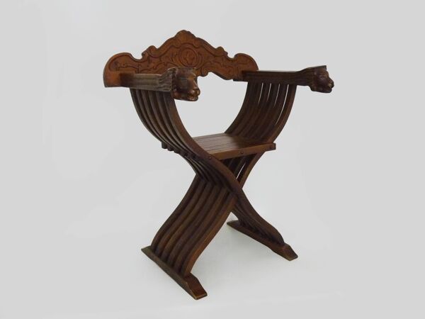 Chaise Savonarola en bois à tête de lion, Italie, 1950