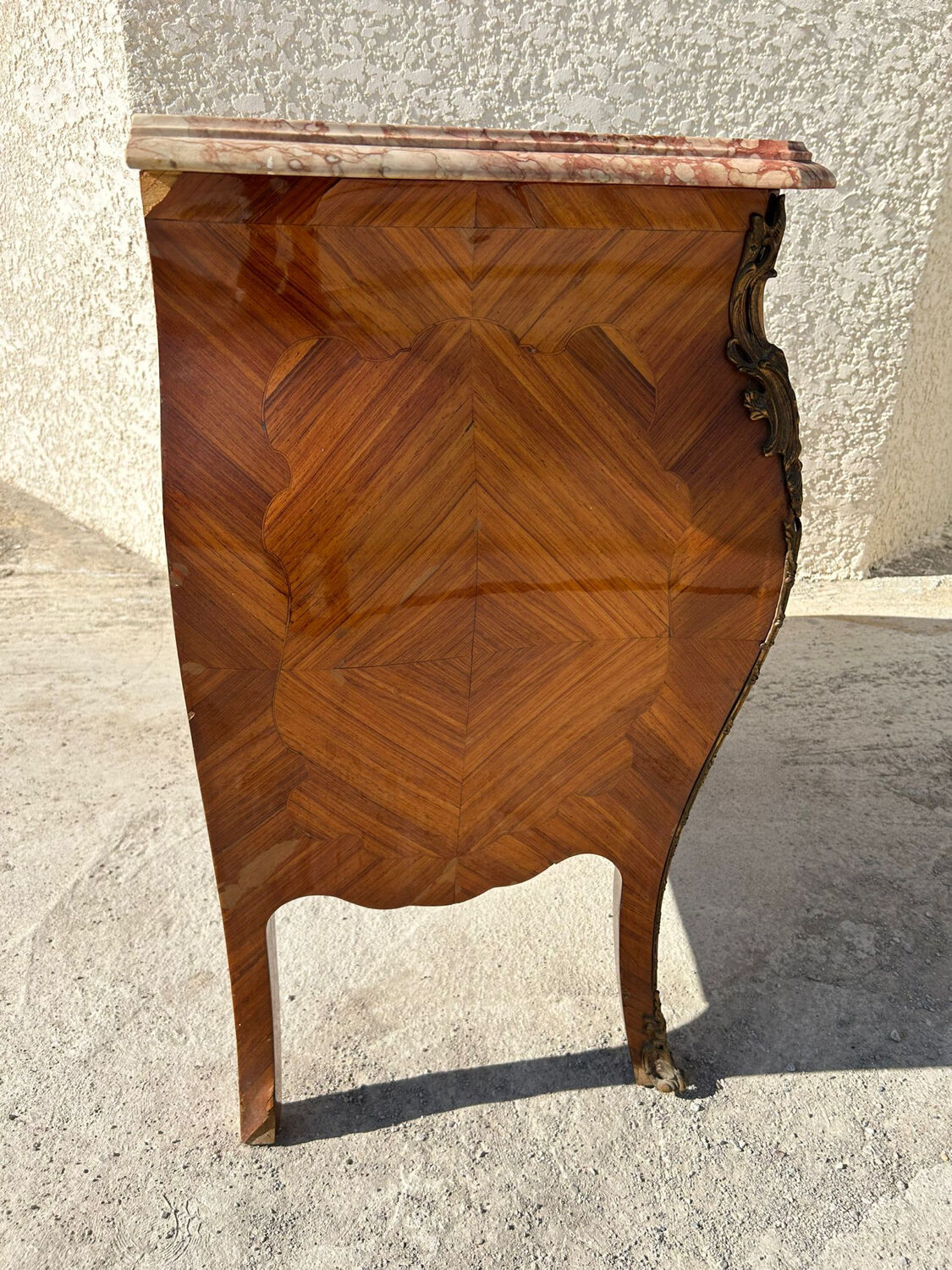 Rosewood chest of drawers