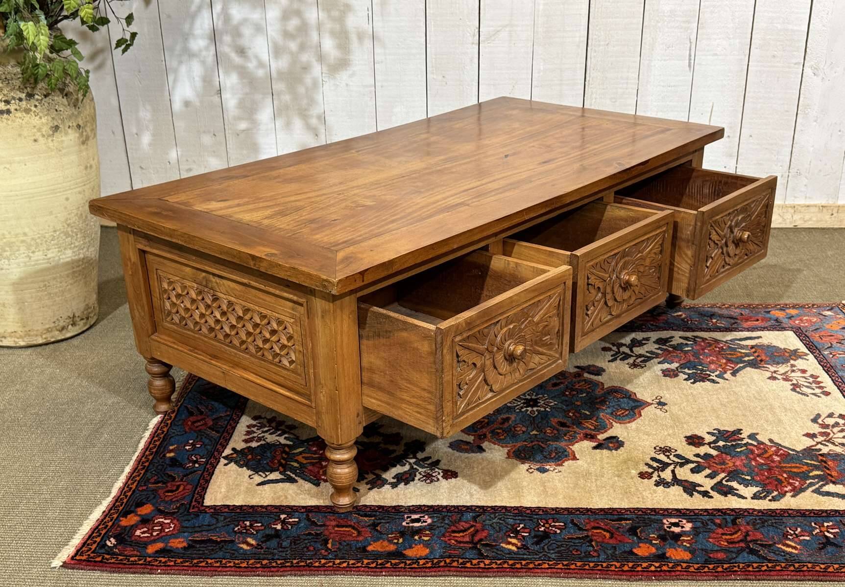 Teak coffee table, Indian craftsmanship from the 1970s.