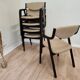 Chaise de salle à manger vintage en bois courbé : style milieu du siècle des années 1970, bois noir et tissu beige
