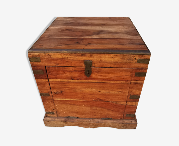 Ancien coffre en bois de palissandre des indes