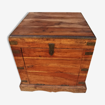 Old chest made of rosewood of the Indies