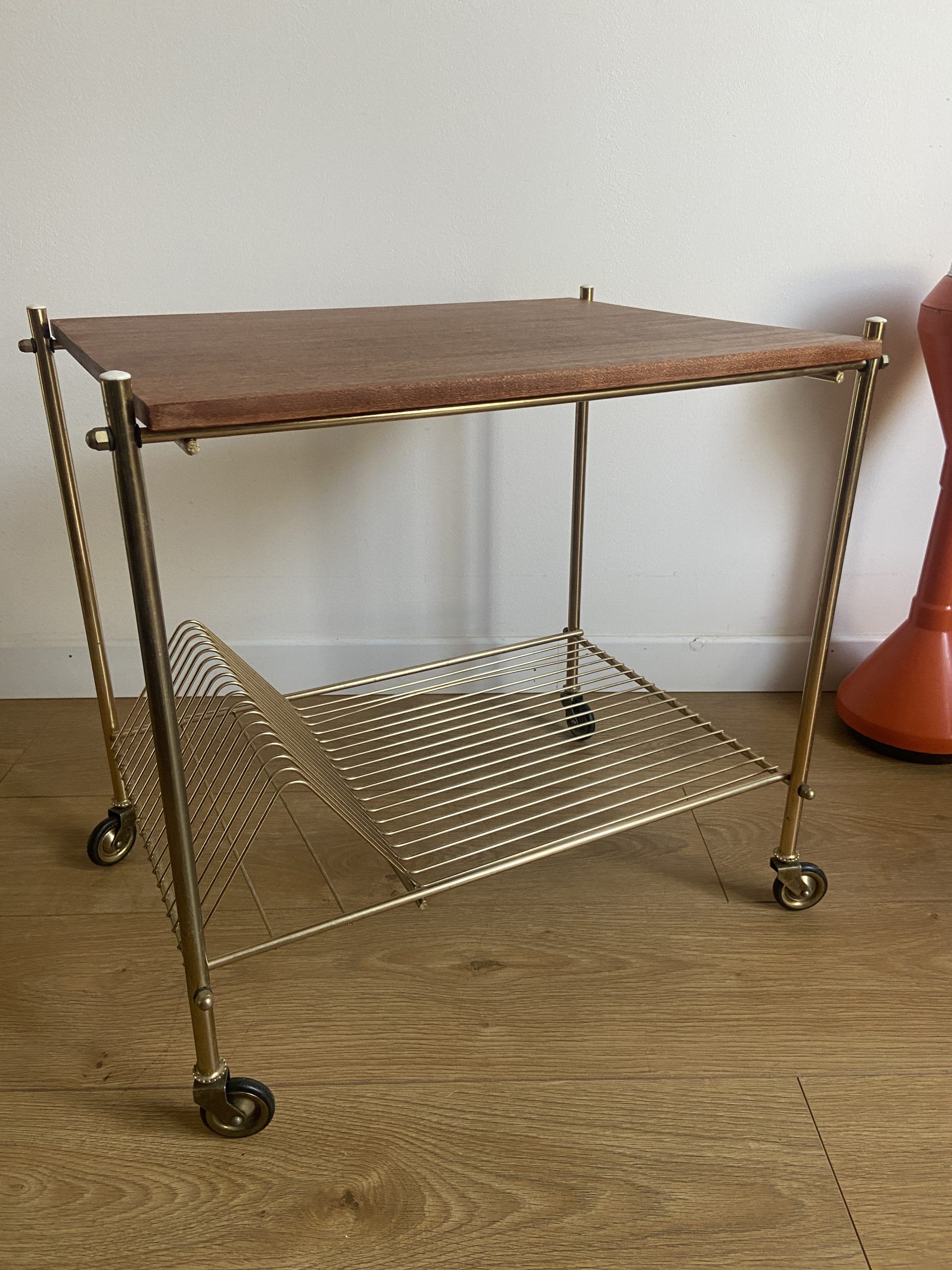 Side table vinyl door with wheels