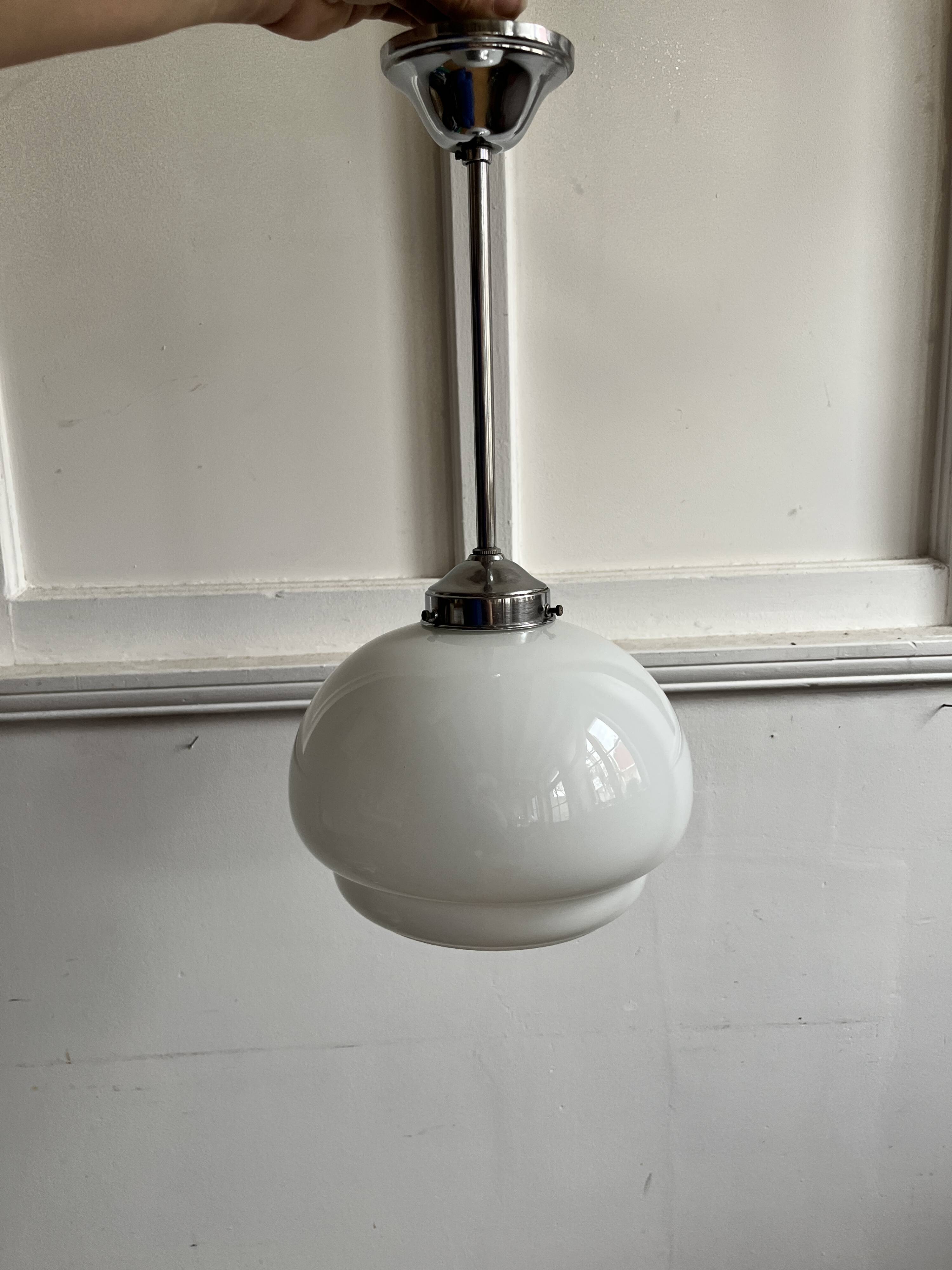 Opaline suspension