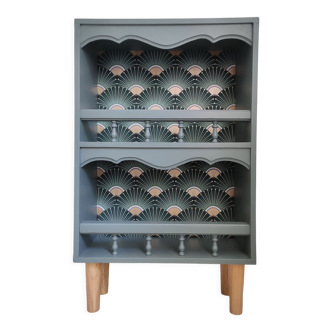 Standing shelf