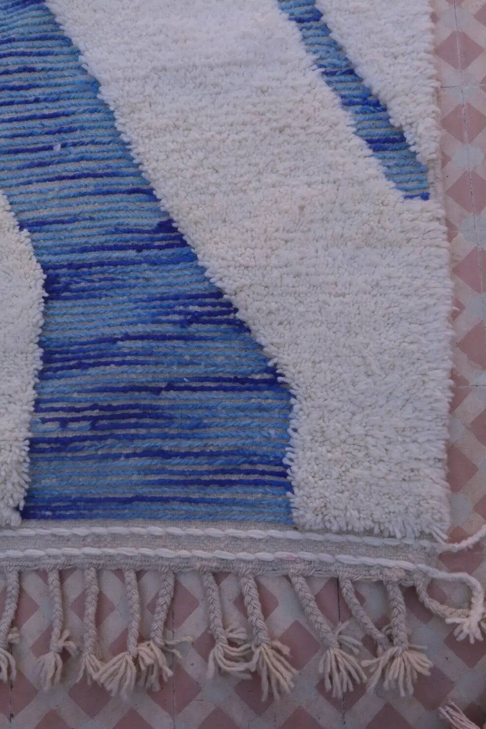 Azilal rug Traditional handwoven size 150 x 250 cm