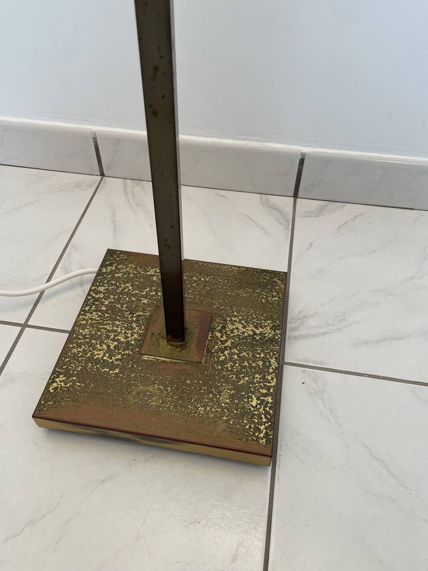 Lamp in gilded brass