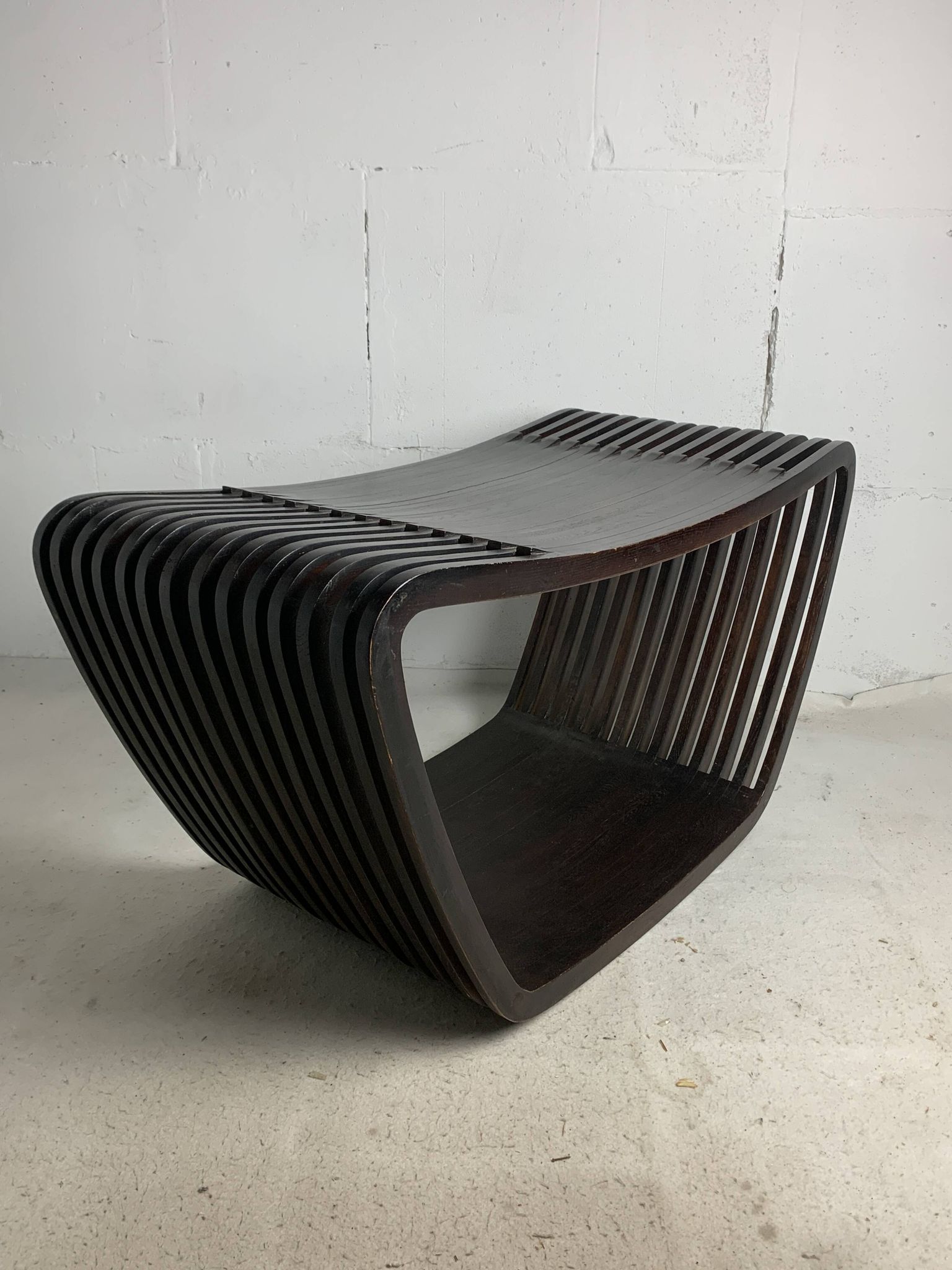 Banc ou table basse à lattes en bois ondulé et courbé, style néerlandais post-moderne, années 1970