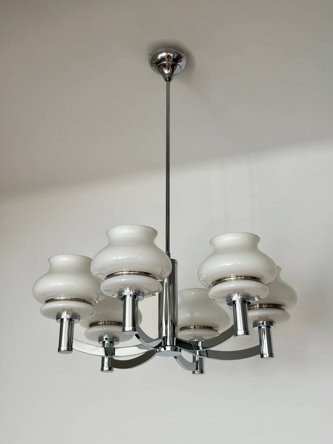 Chrome and opaline lustre