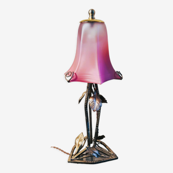 Lampe fer forgé de 1920 a 30, avec patine or avec tulipe rose 39x16