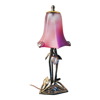 Lampe fer forgé de 1920 a 30, avec patine or avec tulipe rose 39x16