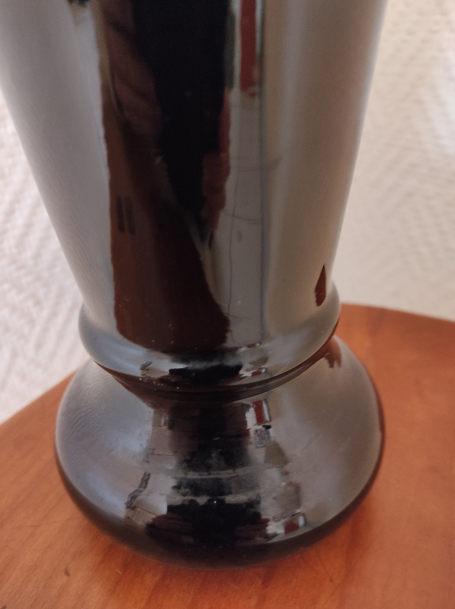 Vase en opaline noire