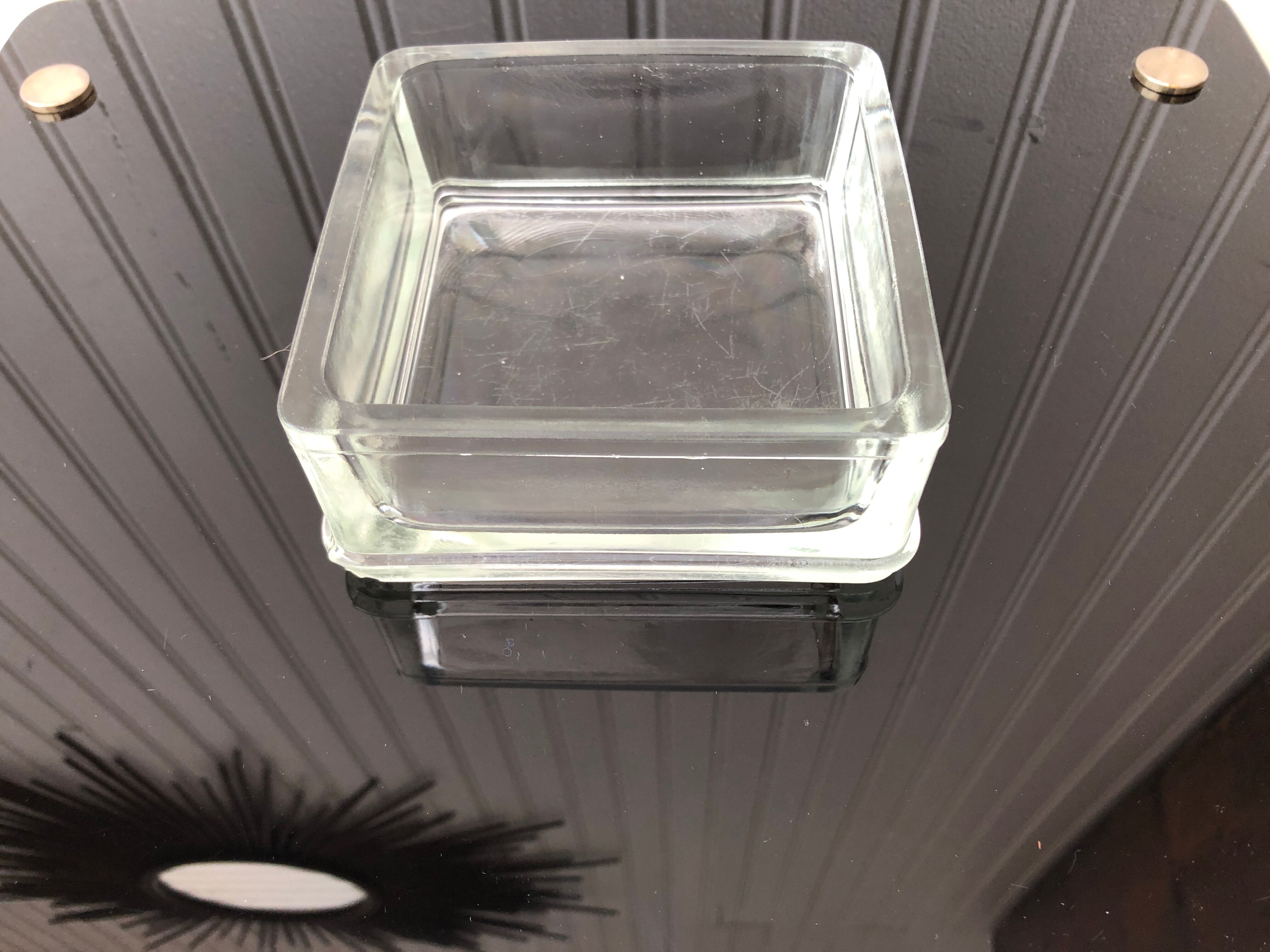 Glass-paved ashtray