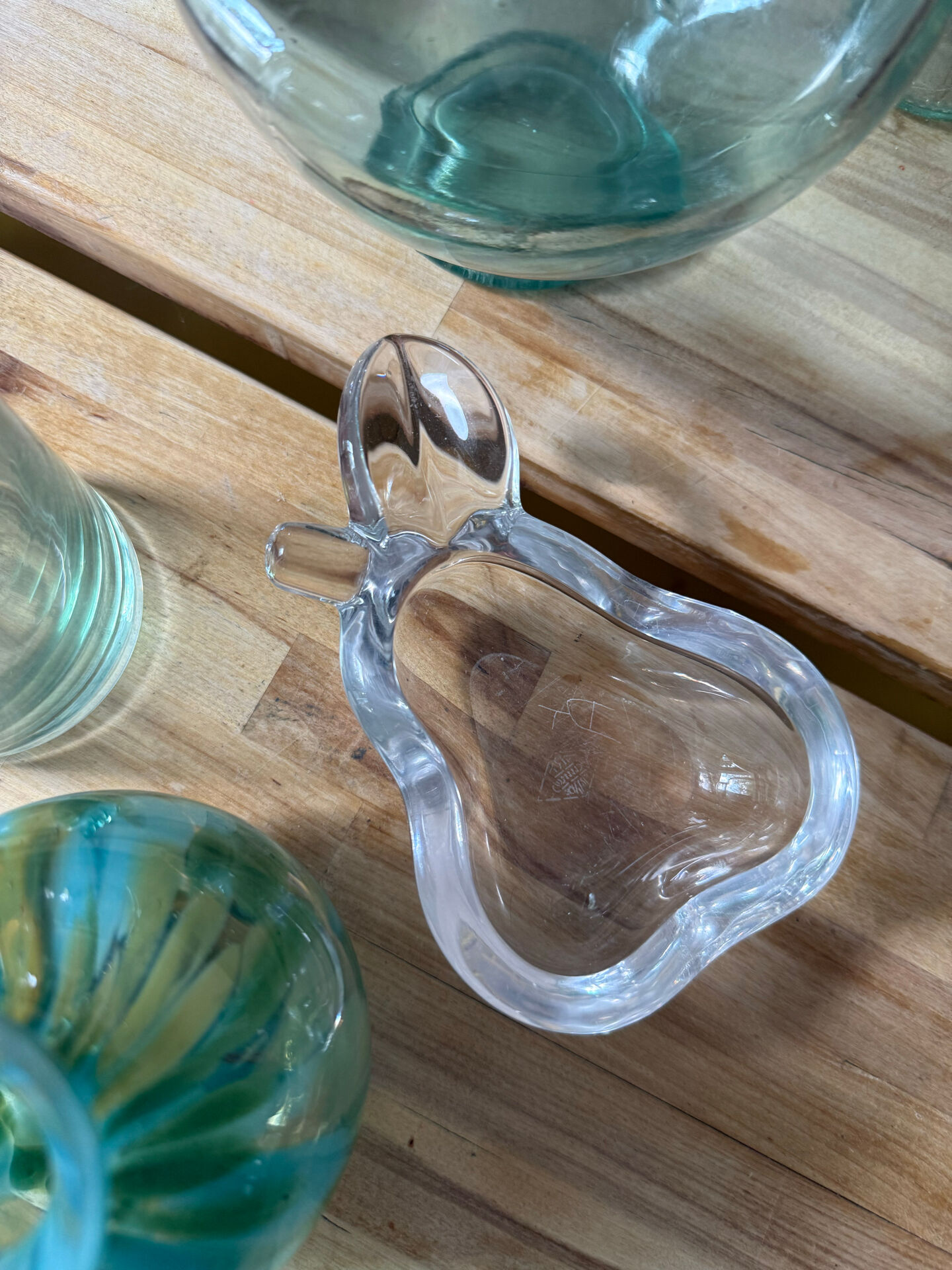Vintage pear-shaped crystal catchall signed Art Vannes France - 60