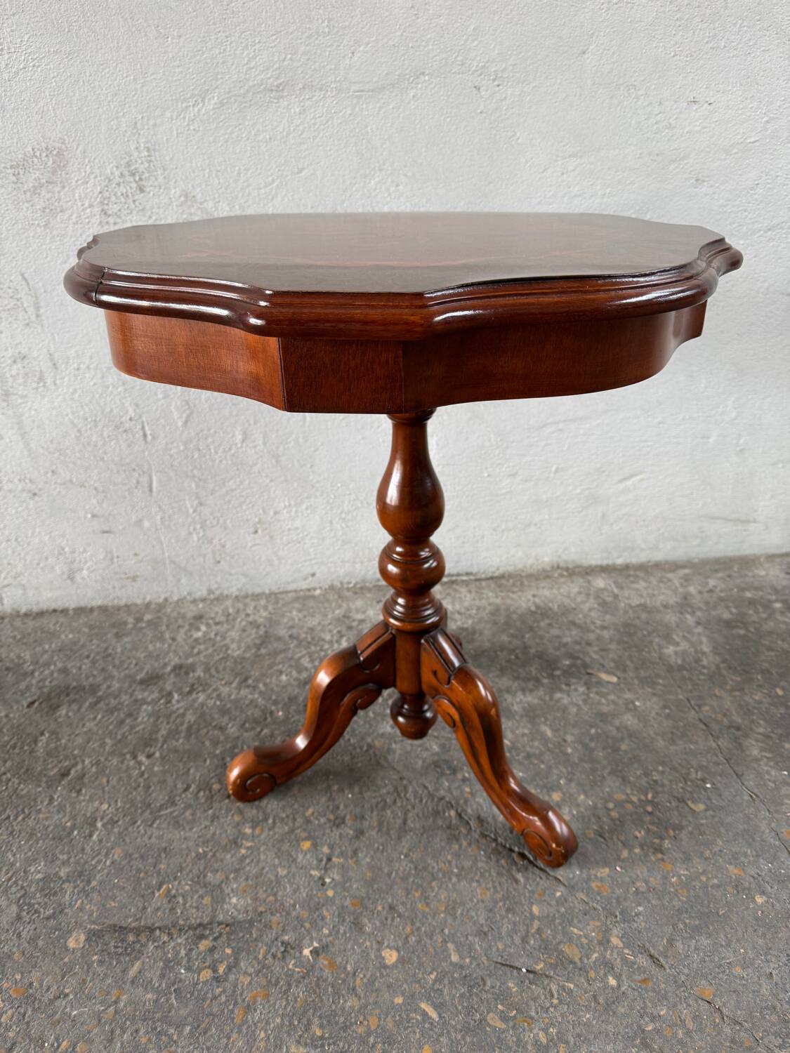 Marquetry pedestal table