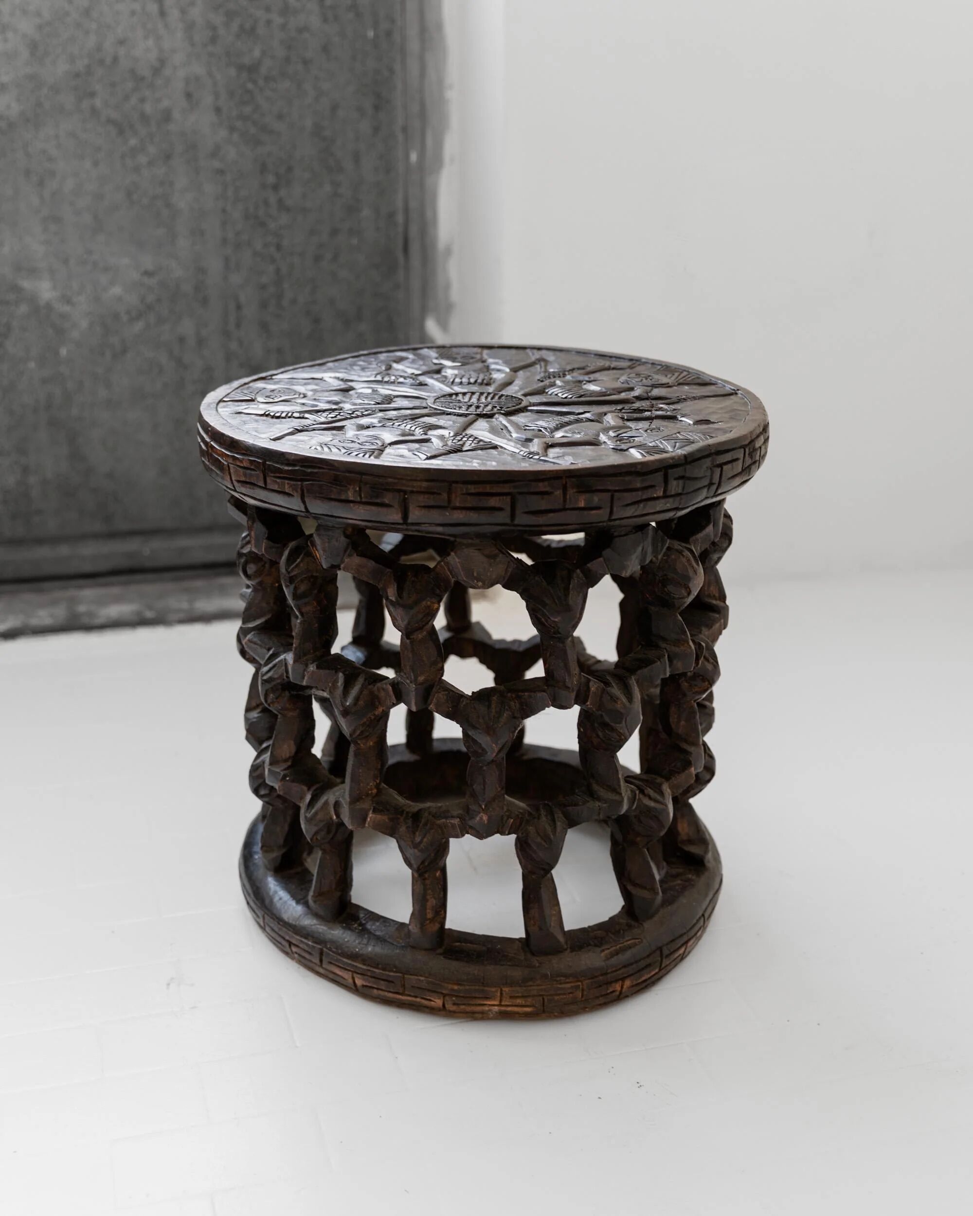 Vintage Bamileke stool from the 1950s - hand-carved table from Cameroon - African art - handmade, bohemian furniture, gift idea