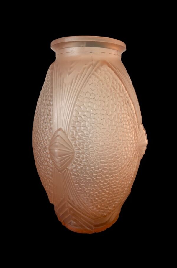 Vase art déco en verre rose poudré