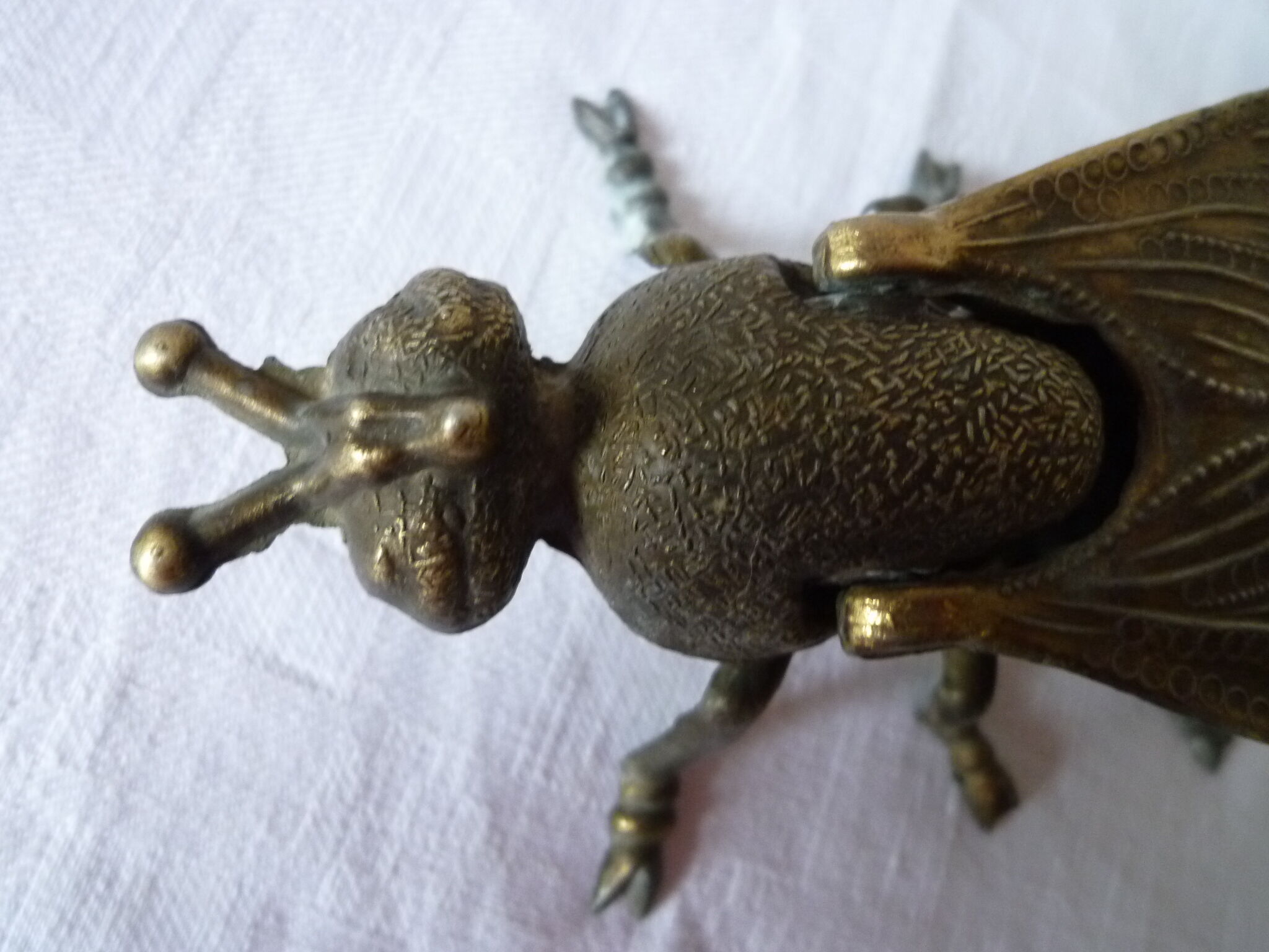 Metal fly ashtray