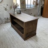 Central island trading counter in walnut