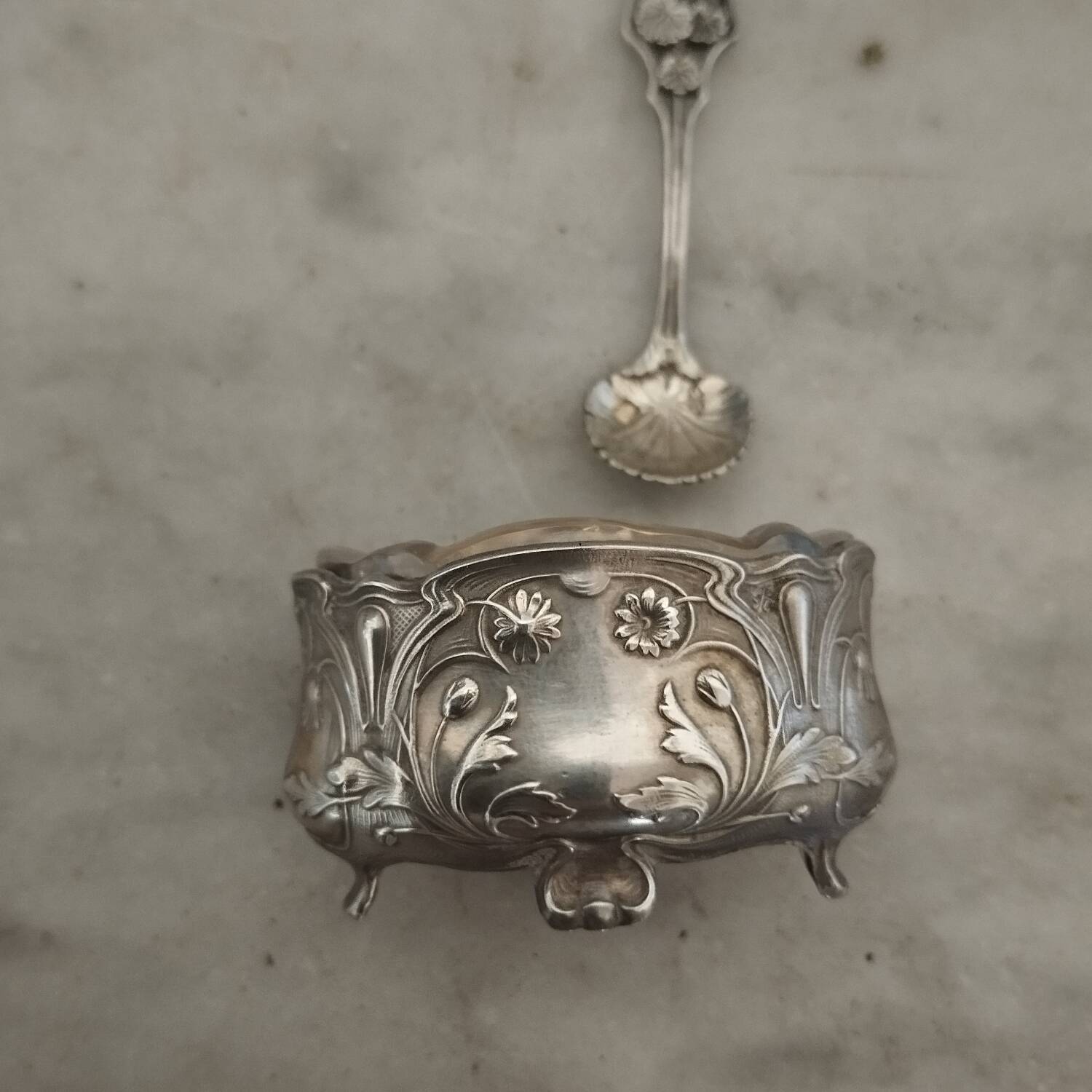 6 salt shakers and spoons in solid silver art nouveau