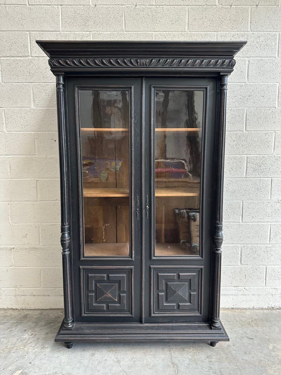 Library with a patina from the late 19th century.