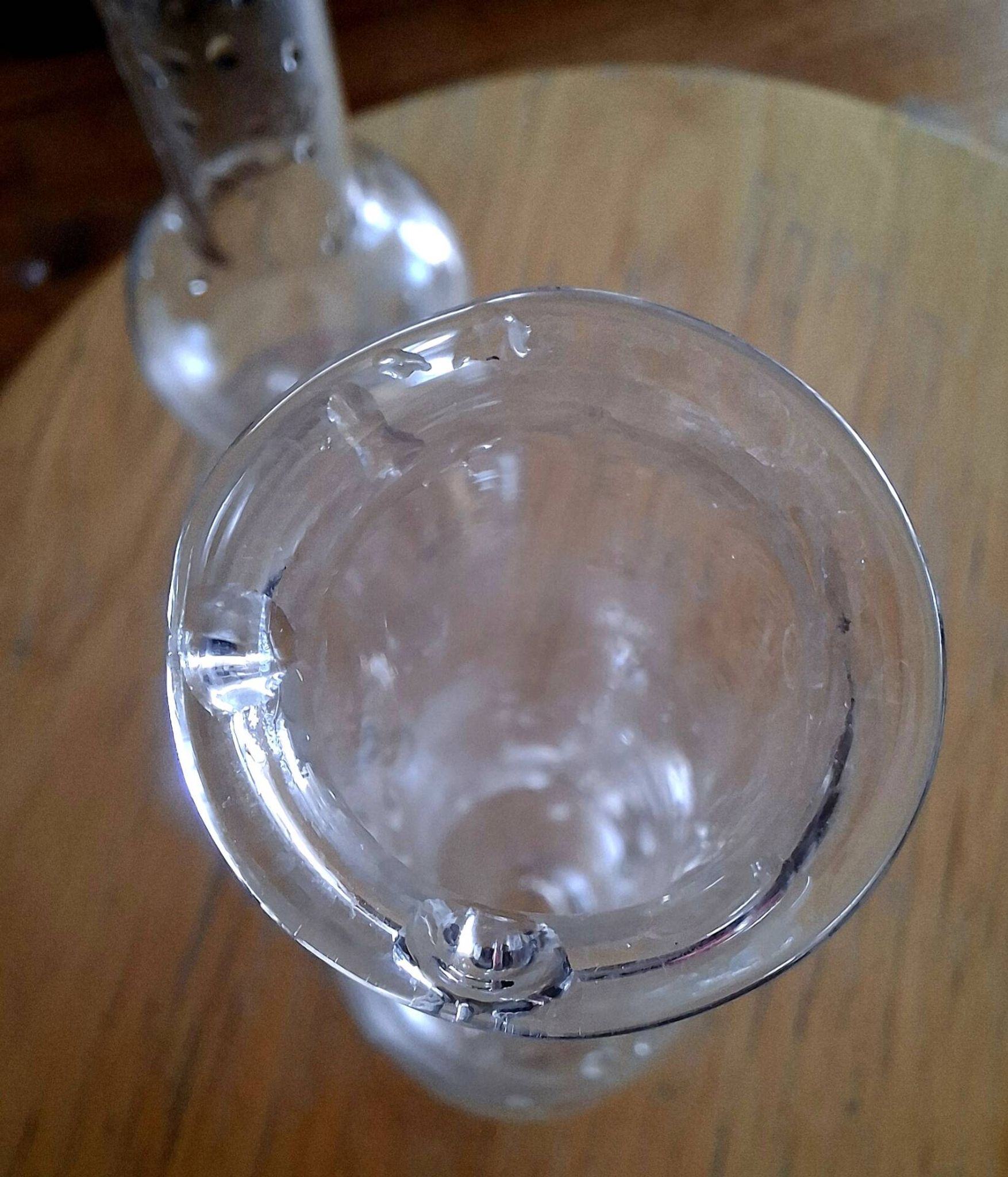 Single-stem vases made of flasks