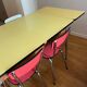Table en Formica avec 4 chaises